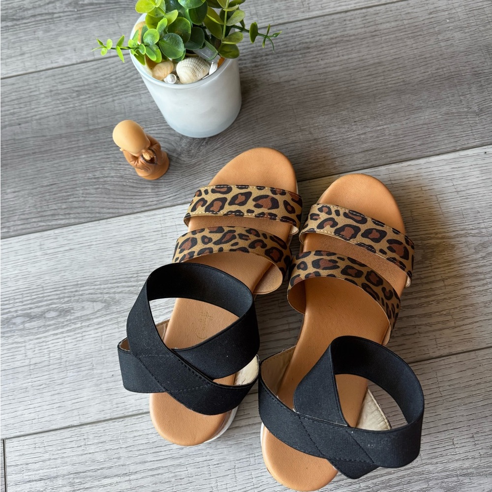 Stylish Leopard Print Sandals with Black Elastic Straps